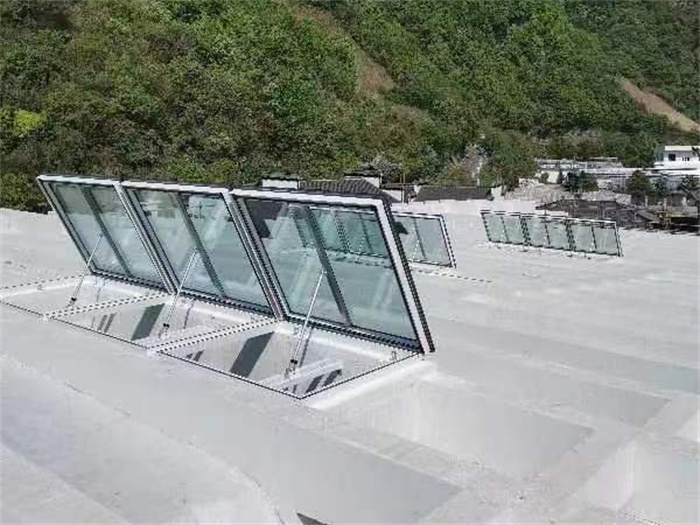 
通風采光天窗
